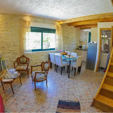 Athina Villa Aryiroúpolis